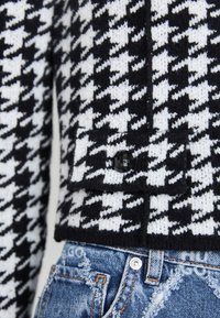 HUGO SORPER - Jopica - black/white