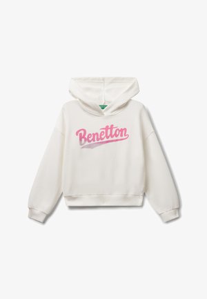Bílá mikina s kapucí vyrobená z měkké tkaniny s klokaní kapsou. Na přední straně se nachází růžové logo "Benetton", elastické manžety a lem.