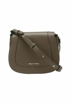 Braune, strukturierte Leder-Umhängetasche mit verstellbarem Riemen und "Marc O'Polo" Logo auf der Frontklappe.