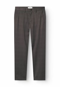 Pantaloni grigi su misura con un sottile motivo a quadri, realizzati in un tessuto liscio, con passanti per cintura, tasche laterali e una tasca posteriore singola.