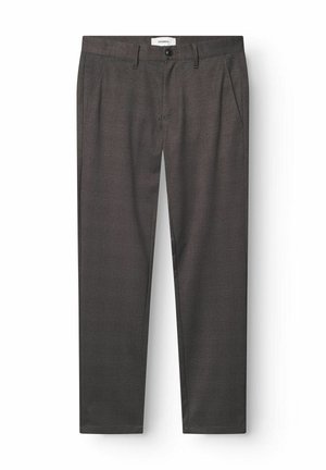 Graue, maßgeschneiderte Hose mit einem subtilen Karomuster, hergestellt aus einem glatten Stoff, mit Gürtelschlaufen, seitlichen Taschen und einer einzelnen Gesäßtasche.