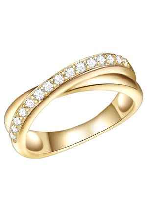 Guld ring med et snoet design, der har et enkelt bånd af runde hvide diamanter sat i række langs en af snoerne.