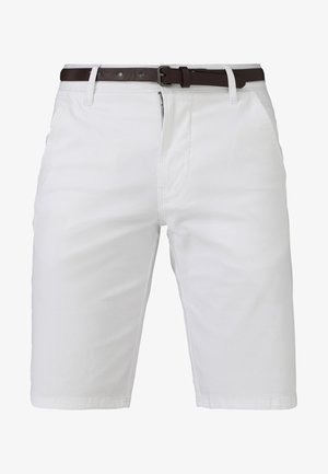 Witte denim shorts met ritssluiting en knoopsluiting, voorzien van een bruine leren riem. Smooth textuur, recht gesneden, knielange ontwerpen.