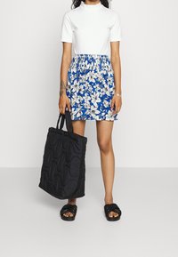 ONLY Petite Áčková sukně - white