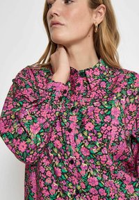 Desires OTHILDE - Blusa - lush meadow green stripe