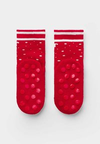 Røde sokker med hvide striber og prikker. Teksturerede grip-dots på sålerne for greb. Glat strikket stof.