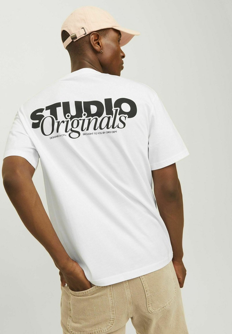 Jack & Jones JORVESTERBRO BACK SS CREW NECK - Triko s potiskem - bright white