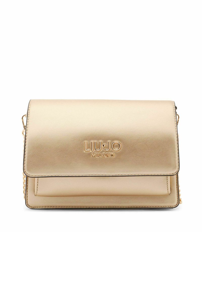 Kandilise kujuga metallist kuldne käekott, millel on klapiga sulgemine, reljeefne logo ja keti rihm. Sile tekstuur ja puhtad jooned koos minimalistliku disainiga.