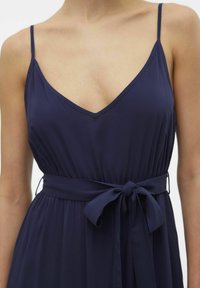 Vero Moda VMEASY LANGES - Vestito lungo - navy blazer