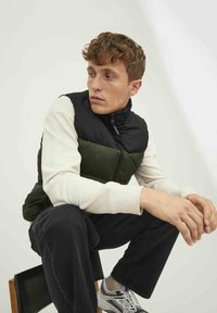 Jack & Jones ETOBY COLLAR SN - Waistcoat - rosin