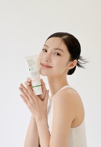 AXIS-Y SUNDAY MORNING REFRESHING CLEANSING FOAM - Detergente