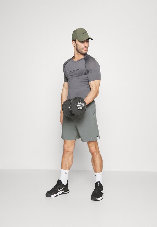 Nike Pantalón corto de hombre M Nk DF Unlimited Wvn 7In Ul Gris — photo 5