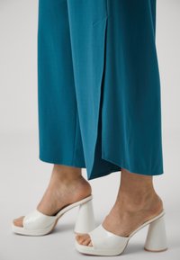 Anna Field Curvy Tygbyxor - teal