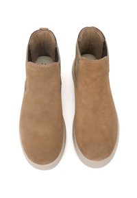 Brune ruskinds ankelstøvler med en glat tekstur, elastiske sidepaneler og en let gummisål. Minimalistisk design uden fremtrædende accenter.