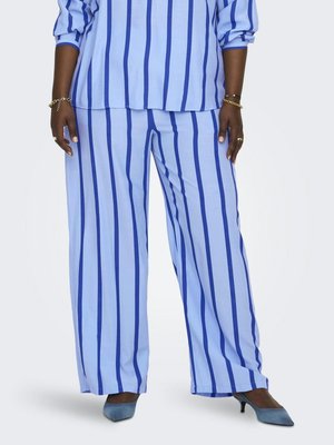 Pantalons amples rayés bleu et blanc en tissu léger, avec une coupe droite et une silhouette décontractée.