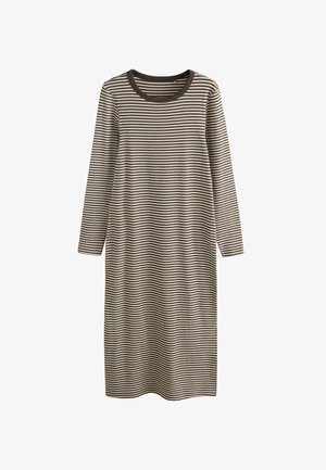 Triibuline pika varrukaga kleit beeži ja pruuni värvusega, millel on ümardatud kaelus ja lahtine lõige, valmistatud kergest kangast pehme tekstuuriga.