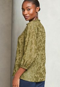 Lipsy REGULAR FIT - 3/4 SLEEVE METALLIC  - Blúz - khaki green