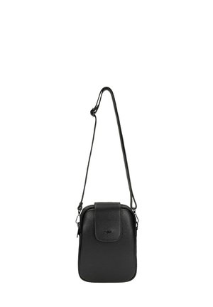 Zwarte leren crossbodytas met voorflap en verstelbare schouderriem, ontworpen voor dagelijks gebruik en veilig dragen van essentiële spullen.