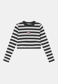 Mustapaitainen lyhythihainen crop-top, jossa on pitkähihaiset hihat, pyöreä kaula-aukko ja pieni brodeerattu logo rinnassa. Samanlaiseen tyyliin ribbihihansuut.