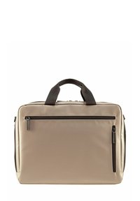 Bolsa de tela sintética beige con dos asas, bolsillo frontal con cremallera y detalles en cremallera negra; forma rectangular con textura suave.
