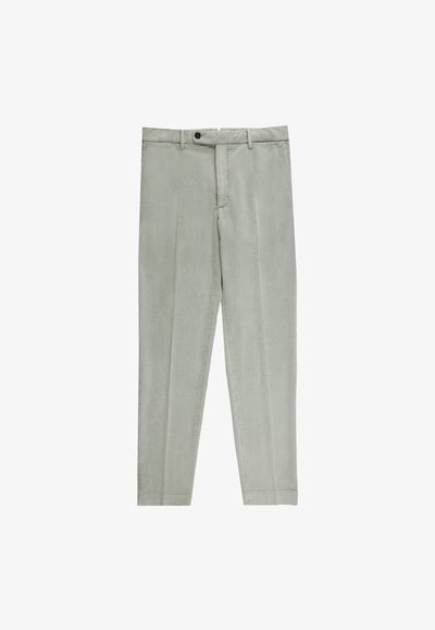 Pantaloni in corduroy grigio chiaro con design a gamba dritta, chiusura con bottone e un sottile motivo testurizzato per un tocco di dettaglio in più.