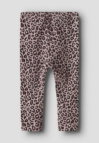 Leggings s tigrastim vzorom v mehkem, raztegljivem materialu. Prevladujoča svetlo roza barva z temno rjavimi in črnimi madeži. Elastičen pas za udobje.