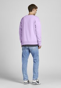 Jack & Jones JJESTAR BASIC - Sweatshirt - lavender