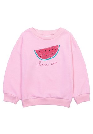 Hellrosa Sweatshirt mit einer Grafik einer Wassermelonen-Scheibe und dem Text "Summer vibes" auf der Vorderseite gedruckt.