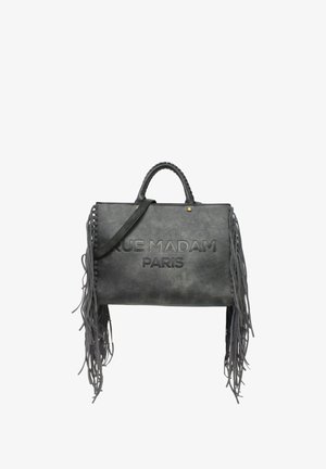 Borsa a mano in pelle nera con frange, inciso "RUE MADAM PARIS", manico superiore e tracolla removibile. Superficie texturizzata con design elegante.