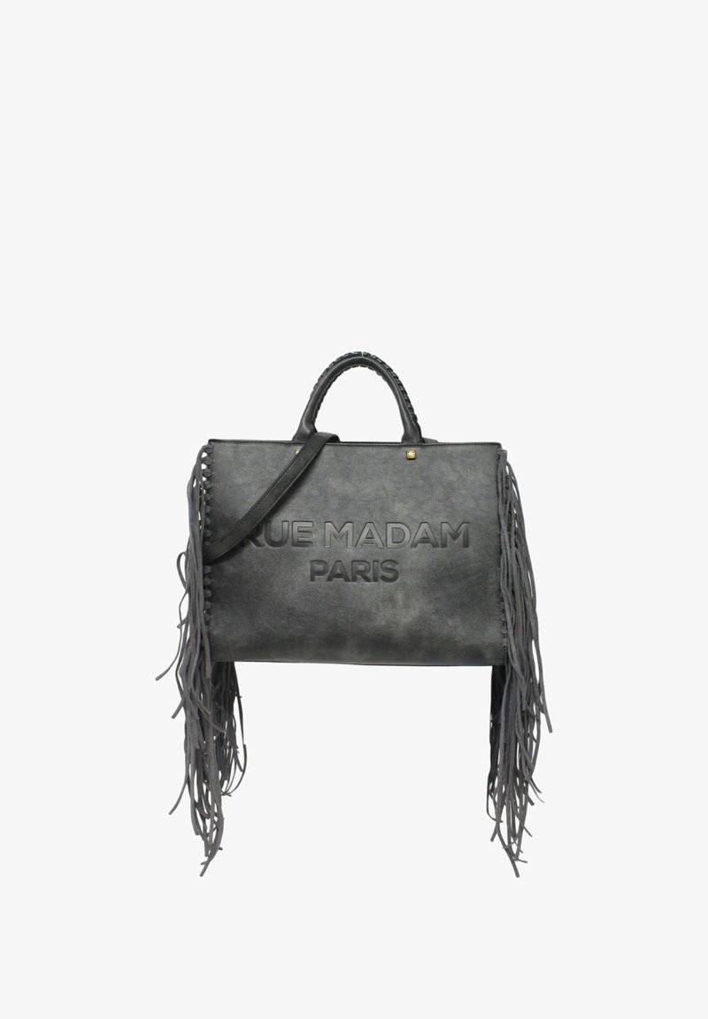 Borsa a mano in pelle nera con frange, inciso "RUE MADAM PARIS", manico superiore e tracolla removibile. Superficie texturizzata con design elegante.