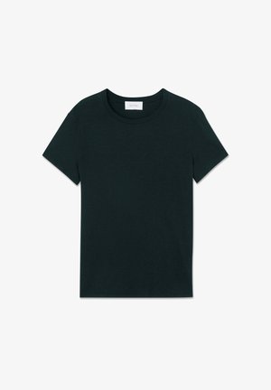 Lühikeste varrukatega, ümaralusega t-särk tumerohelises värvis. Valmistatud pehmest kangast, millel on sile tekstuur. Lihtne disain, ilma mustrite ja kaunistusteta.