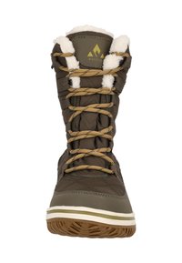Brauner isolierter Winterstiefel mit gepolstertem Obermaterial, Kunstfell-Futter, beigen Schnürsenkeln, Gummisohle und dreieckigem Logo auf der Zunge.