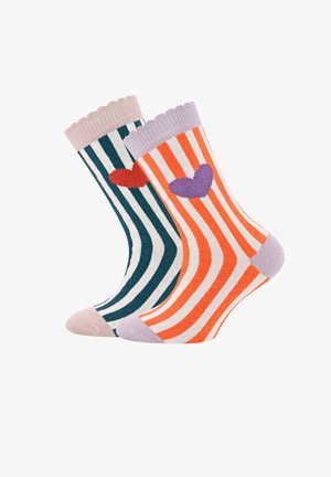 Zwei Paar gestreifte Socken, eines orange-weiß mit einem lila Herz und eines türkis-weiß mit einem roten Herz, beide mit gewellten Bündchen.