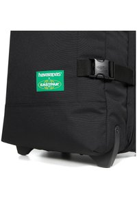 Eastpak TRANVERZ M - Trolley - havaianas black
