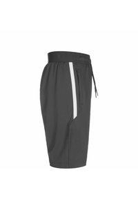 Dunkelgraue Sportshorts mit einem elastischen Bund, Kordelzug, seitlichen Taschen und einem kontrastierenden weißen senkrechten Streifen.
