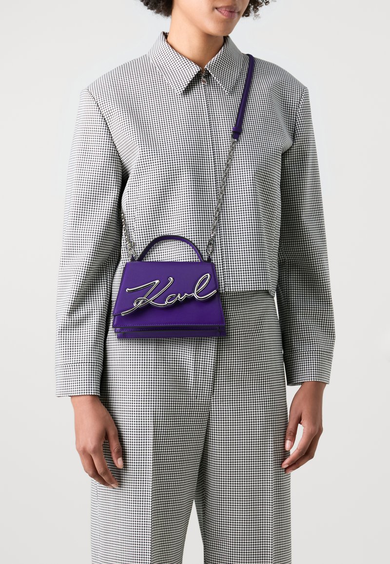 KARL LAGERFELD SIGNATURE - Ručna torba - deep purple