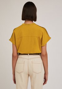 Motivi CON COLLETTO ALLA COREANA - Bluse - giallo