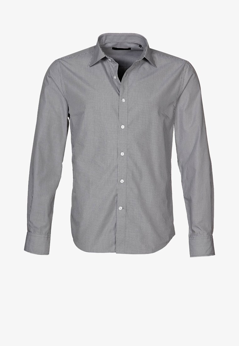 Camicia a righe navy e bianca, maniche lunghe, con bottone frontale, colletto a punta, realizzata in tessuto leggero con una texture liscia.