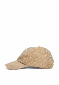 Cappello realizzato in tessuto tan testurizzato con un sottile motivo geometrico. Presenta una visiera curva e un accento a bottone sulla parte superiore.