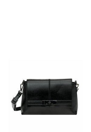 Borsa a tracolla nera in pelle con chiusura a pattina, forma rettangolare, cuciture visibili e dettagli in metallo argentato.