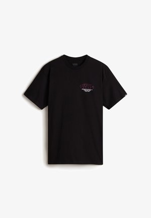 T-shirt in cotone nero con maniche corte, caratterizzata da un piccolo logo grafico in viola e bianco nella zona sinistra del petto. Collo a giro classico.