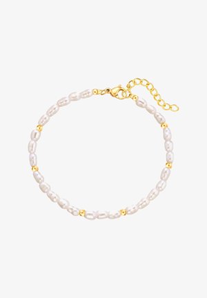 Pērļu aproce ar neregulāras formas baltajām pērlem, ko pārtrauc mazi zelta pērlītes, droši nostiprināta ar zelta omāku un pagarināšanas ķēdīti.