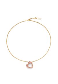 Collier en chaîne dorée avec un pendentif en forme de cœur double orné de pierres roses. Le cœur extérieur a un centre ouvert ; fermeture à fermoir de homard.