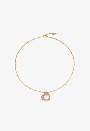 Gouden ketting met een dubbele hartbedel met roze stenen. Het buitenste hart heeft een open midden; sluiting met lobstertang.