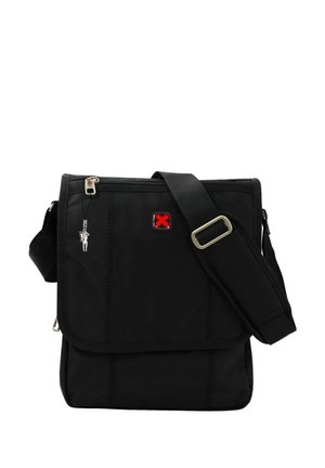 Schwarze Umhängetasche mit verstellbarem Riemen, vorderer Reißverschlusstasche und rotem Emblem mit einem Kreuz in der Mitte.