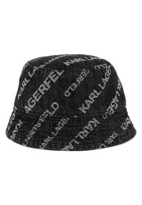 Zwarte bucket hat van stof met een textuurafwerking, met herhaalde witte "Karl Lagerfeld" branding in diagonale patronen.