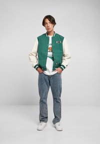 Starter COLLEGE - Bombera - darkfreshgreen palewhite