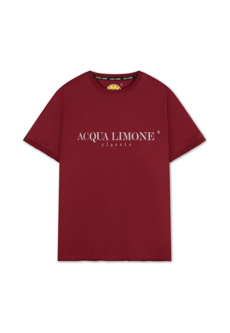 Burgundy bomulls t-shirt med korta ärmar och rund halsringning, med "ACQUA LIMONE classic" logotypen i vit text över framsidan.