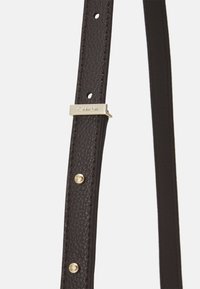 Calvin Klein CK CODE CROSSBODY - Umhängetasche - brown mono