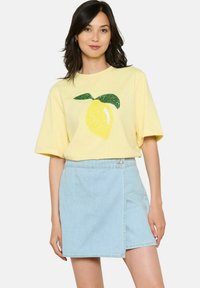 LolaLiza LEMON MOTIF  - Marškinėliai su spaudiniu - yellow sun